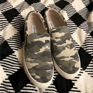 Steve Madden Camp Platform Slip Ons